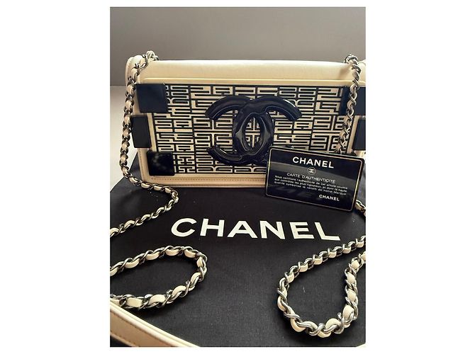 Borsa Chanel 19 Flap Bag Beige in Pelle Nero - vista 23
