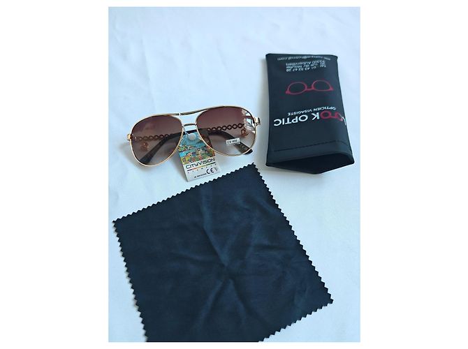 Autre Marque Occhiali da sole aviator CityVision dorati con ciondoli a cuore Marrone D'oro - vista 11