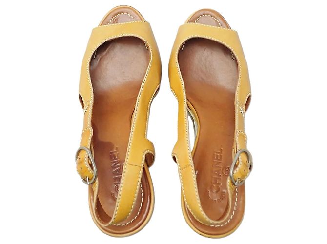 Chanel Sandali zeppa in pelle tan Marrone - vista 3