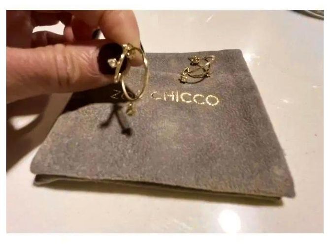 Autre Marque Zoe Chicco Orecchini a cerchio mezzaluna in oro giallo 14k e diamanti D'oro - vista 3