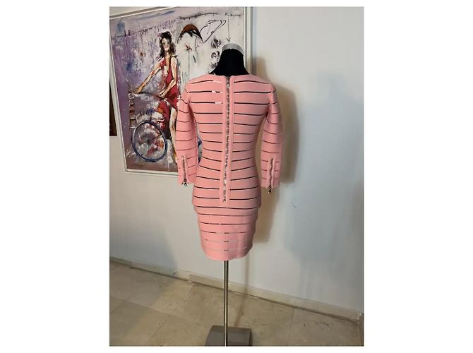 Abito Balmain rosa aderente a righe tagliate - vista 4