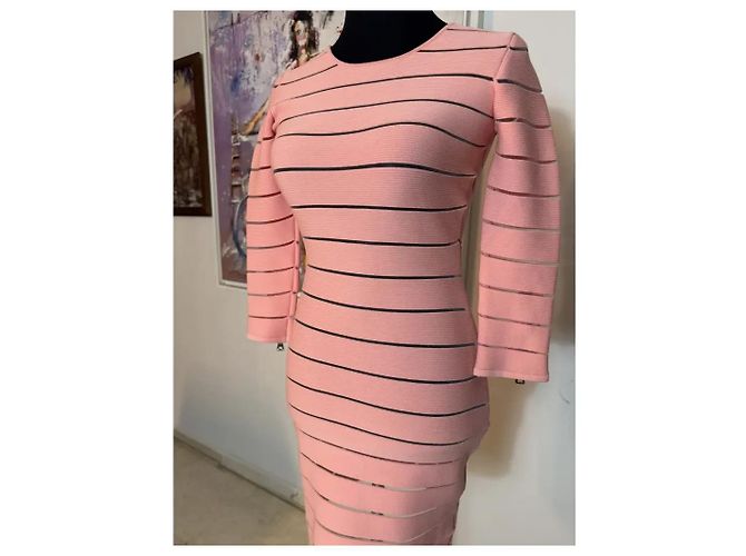 Abito Balmain rosa aderente a righe tagliate - vista 5