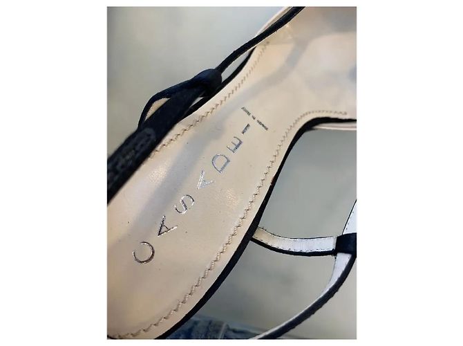 Casadei Escarpins Slingback Bicolores em Cetim com Laço e Joia Preto Branco - vista 5