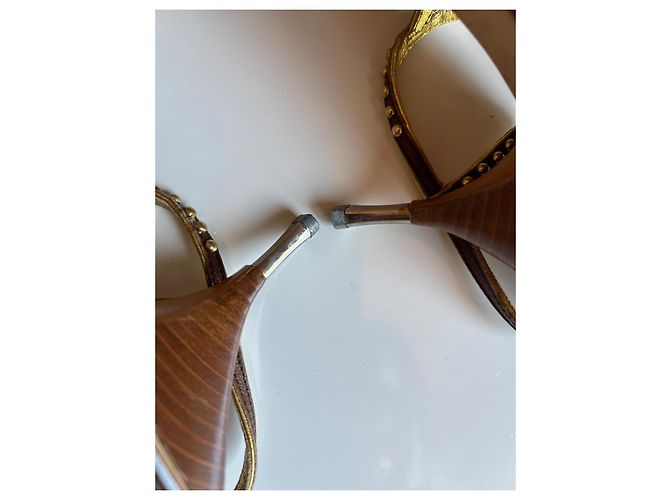 Prada Défilé Sandali con Tacco in Pelle Borchiata - Marrone e Oro D'oro - vista 10