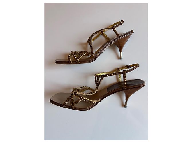 Prada Défilé Sandali con Tacco in Pelle Borchiata - Marrone e Oro D'oro - vista 6