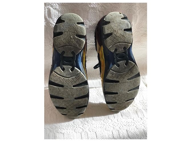 Chanel Gold and Black Tweed Sneakers Golden - view 3