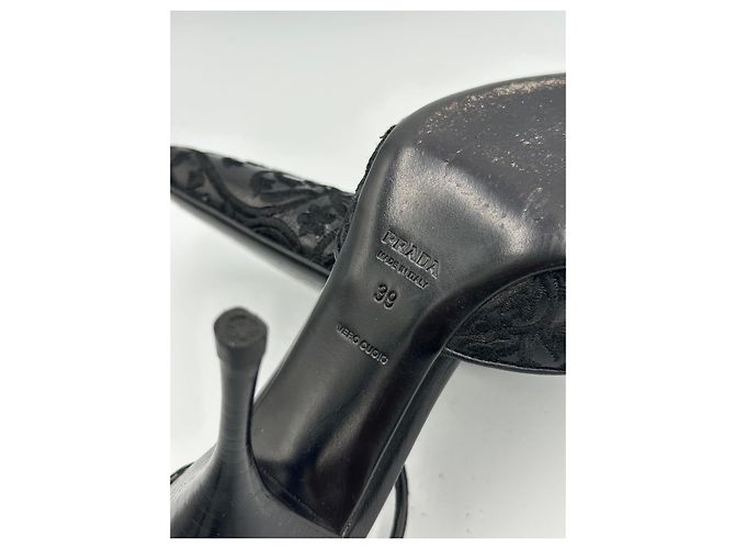 Prada Pumps mit Knöchelriemen aus floralem Jacquard Schwarz - Ansicht 4