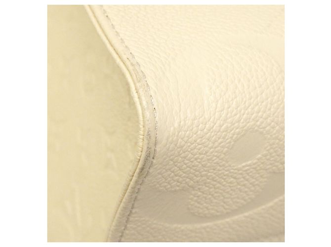 Borsa Tote Louis Vuitton Monogram Empreinte OnTheGo MM Crudo - vista 7