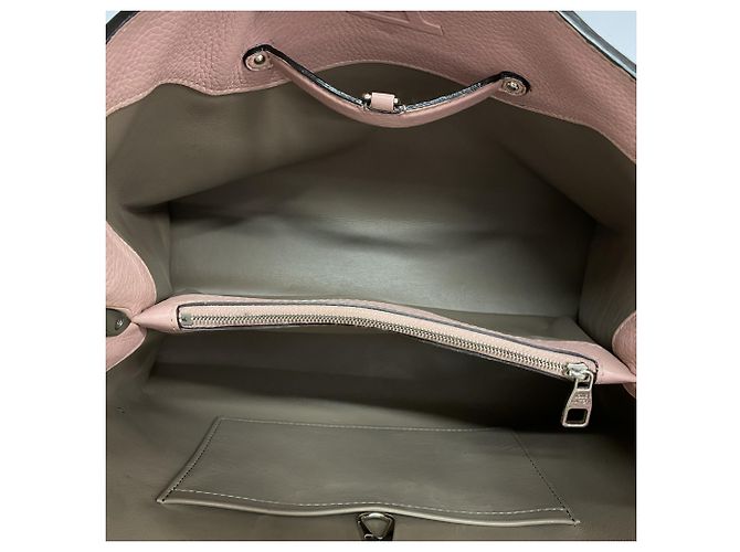 Borsa Louis Vuitton Capucines MM - vista 4