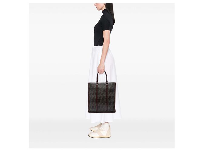Fendi Vertikaler Tote aus braunem Zucca beschichtetem Canvas - Ansicht 5