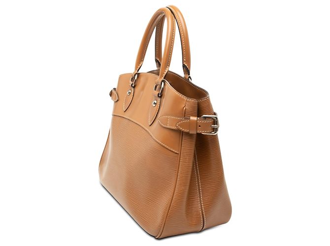 Louis Vuitton Marrón Epi Passy PM Castaño - vista 2