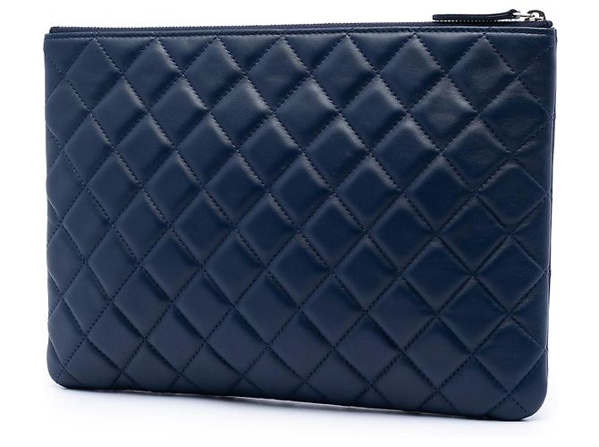 Clutch Chanel Blue Medium Quilted Lambskin O Case Blu navy - vista 2