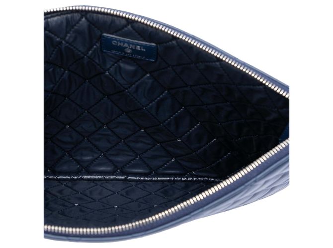 Clutch Chanel Blue Medium Quilted Lambskin O Case Blu navy - vista 4