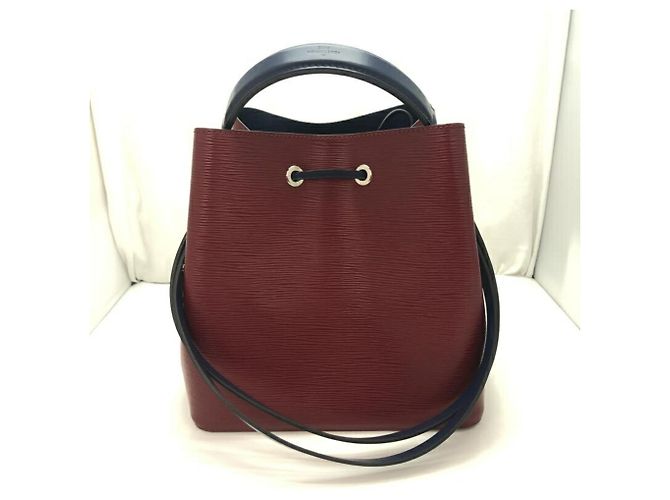Néonoé Borsa Louis Vuitton NeoNoe in pelle Epi color Cherry Rosso - vista 2