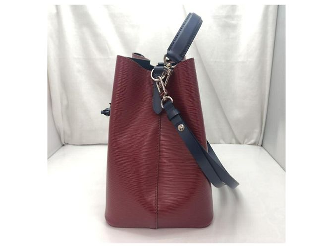 Néonoé Borsa Louis Vuitton NeoNoe in pelle Epi color Cherry Rosso - vista 3