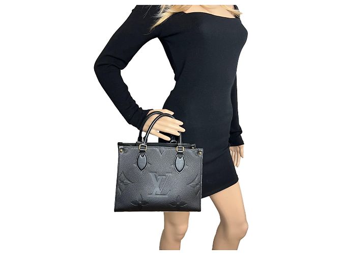Tote Louis Vuitton OnTheGo PM Giant Monogram Empreinte in pelle nera Nero - vista 5