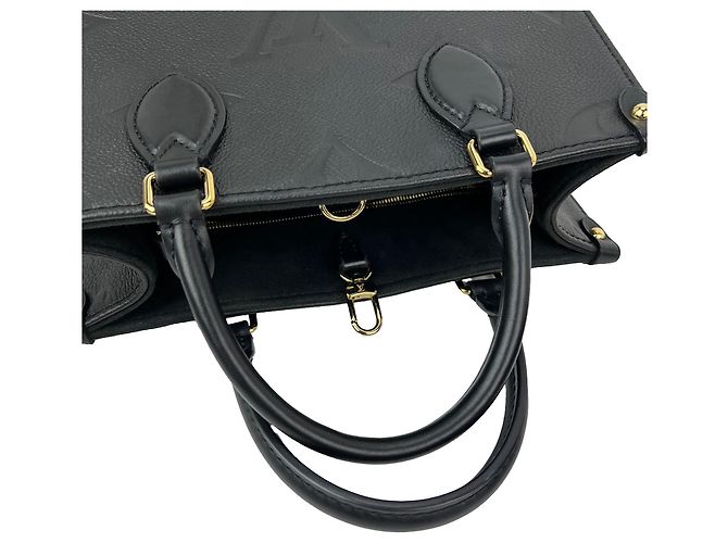 Tote Louis Vuitton OnTheGo PM Giant Monogram Empreinte in pelle nera Nero - vista 7