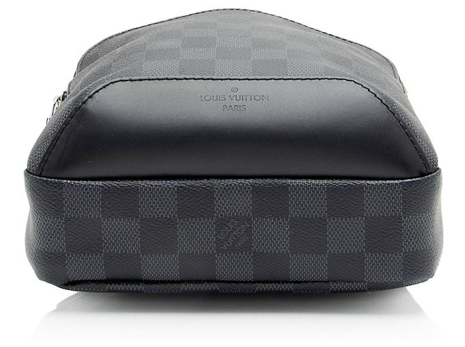 Borsa a tracolla Louis Vuitton Damier Graphite Avenue Nero - vista 4