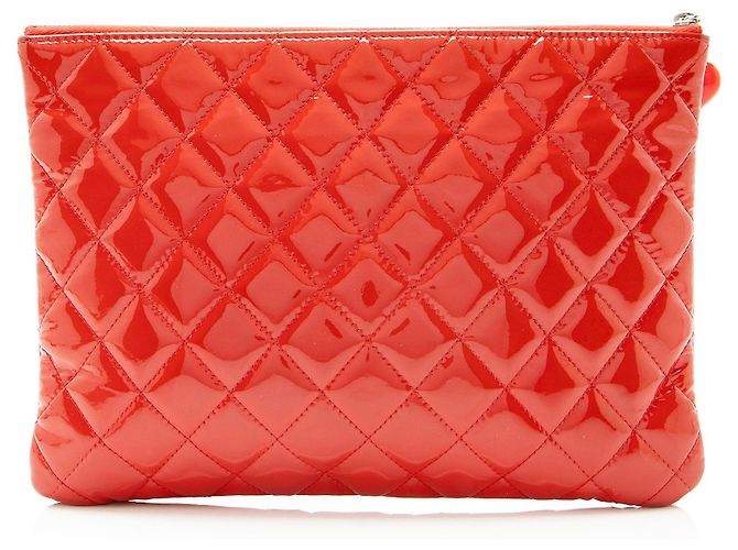 Gabrielle Chanel Patent Leather Valentine Hearts Medium O-Case Rosso - vista 3