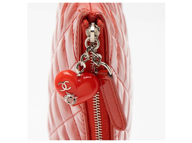 Gabrielle Chanel Patent Leather Valentine Hearts Medium O-Case Rosso - vista 8