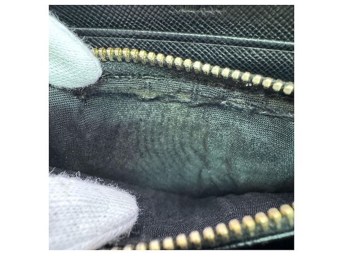 Prada Bi-fold Wallet aus schwarzem Leder - Ansicht 10