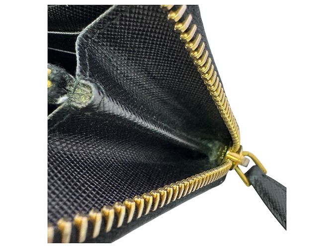 Prada Bi-fold Wallet aus schwarzem Leder - Ansicht 8