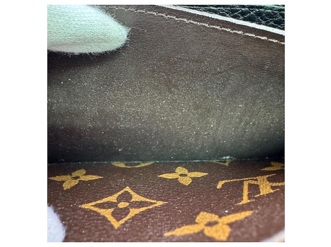 Cartera bi-fold Louis Vuitton Pallas Flap Lock Monogram Castaño Negro Monograma - vista 11