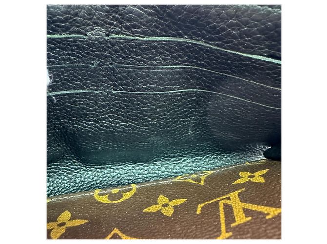 Cartera bi-fold Louis Vuitton Pallas Flap Lock Monogram Castaño Negro Monograma - vista 9
