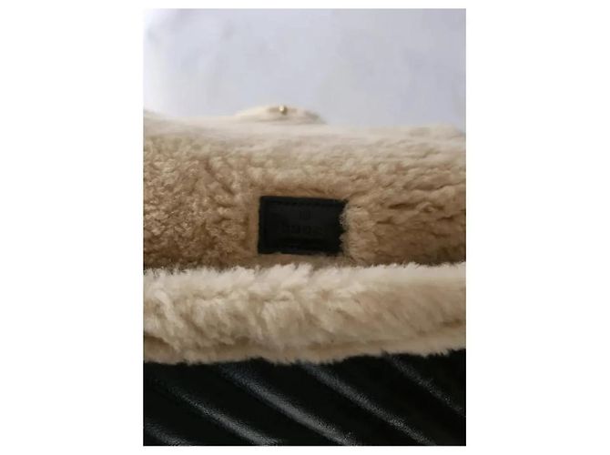 Borsa a tracolla Gucci Marmont in pelle nera e shearling Nero - vista 2