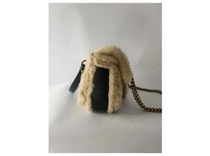 Borsa a tracolla Gucci Marmont in pelle nera e shearling Nero - vista 4