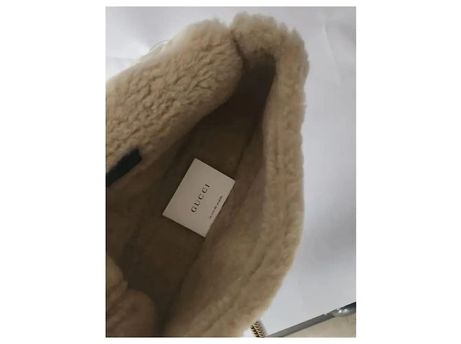 Borsa a tracolla Gucci Marmont in pelle nera e shearling Nero - vista 5