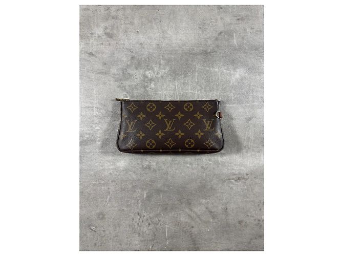 Louis Vuitton Pochette Accessoires Monogram Canvas Marrone Monogramma - vista 2