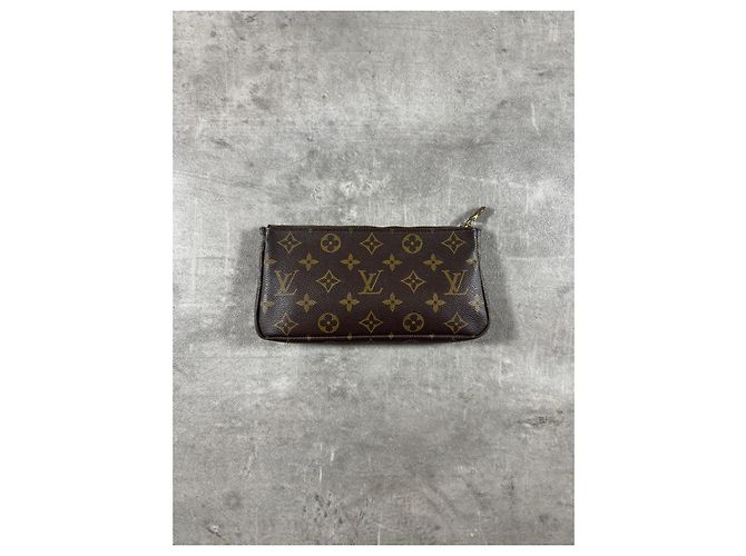 Louis Vuitton Pochette Accessoires Monogram Canvas Marrone Monogramma - vista 3