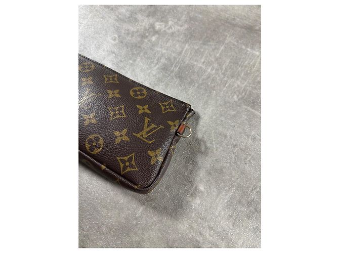 Louis Vuitton Pochette Accessoires Monogram Canvas Marrone Monogramma - vista 4