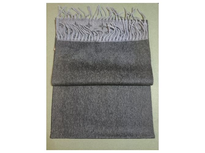 Sciarpa Louis Vuitton Monogram in Lana e Cashmere - Grigio - vista 3