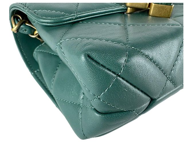 Borsa a tracolla in pelle verde Chanel - vista 8