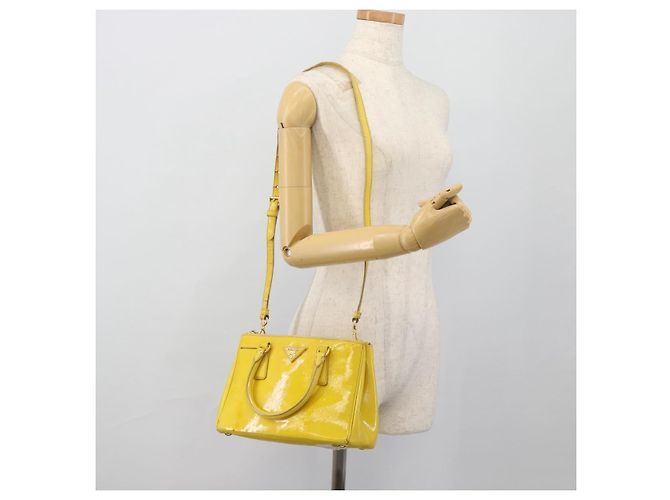 Borsa PRADA Galleria in pelle vernice 2way Yellow Gold Auth 181712 D'oro Giallo - vista 29