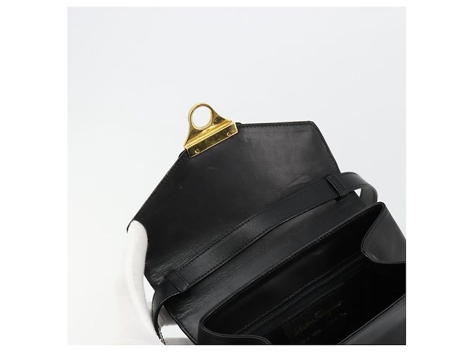 Bolsa Salvatore Ferragamo Gancini de Couro 2way Preto Ouro Auth 181422A Dourado - vista 10