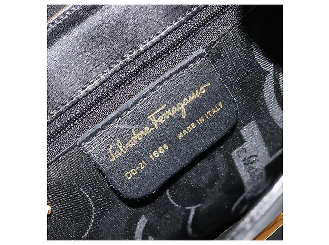 Bolsa Salvatore Ferragamo Gancini de Couro 2way Preto Ouro Auth 181422A Dourado - vista 12