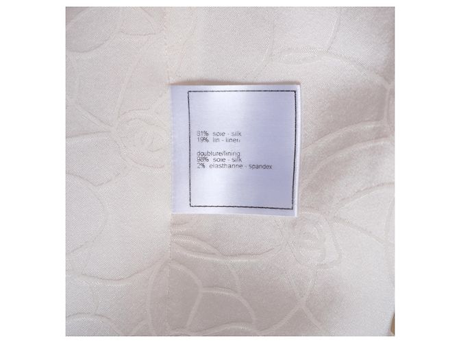 Timeless Chanel Kurzarmjacke in Elfenbein mit Seidenfutter Beige Roh Sand - Ansicht 12