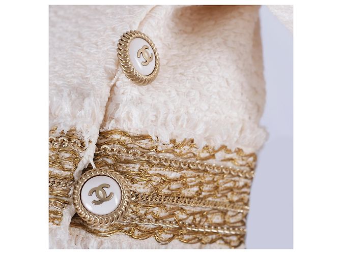 Timeless Chanel Kurzarmjacke in Elfenbein mit Seidenfutter Beige Roh Sand - Ansicht 9