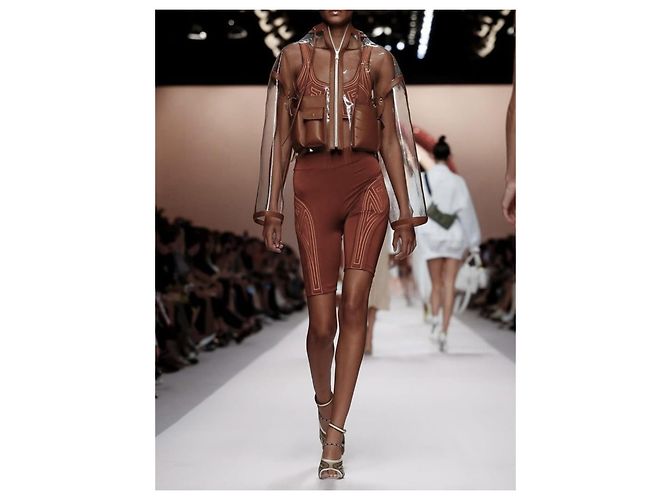 Set Sport Fendi con Top e Biker Shorts Nero - vista 20