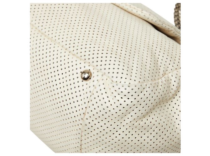 Borsa a tracolla Chanel Matelassé Coco Mark 2.55 Perforated Chain Bianco sporco - vista 4