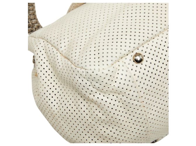 Borsa a tracolla Chanel Matelassé Coco Mark 2.55 Perforated Chain Bianco sporco - vista 5