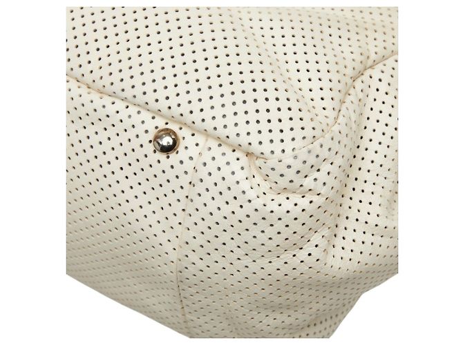 Borsa a tracolla Chanel Matelassé Coco Mark 2.55 Perforated Chain Bianco sporco - vista 6