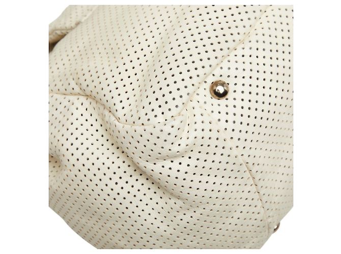 Borsa a tracolla Chanel Matelassé Coco Mark 2.55 Perforated Chain Bianco sporco - vista 7