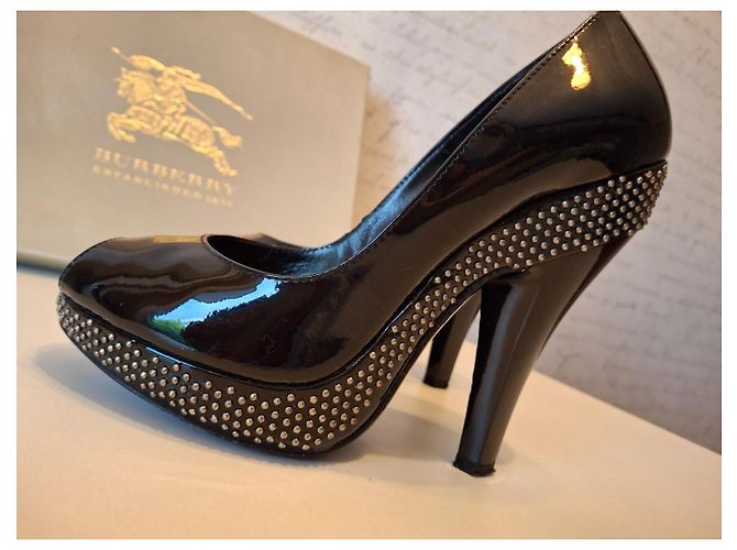 Burberry Décolleté in Vernice Nera con Borchie Nero - vista 2