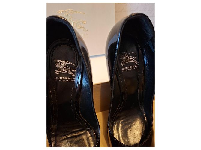 Burberry Décolleté in Vernice Nera con Borchie Nero - vista 5