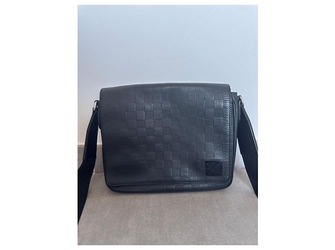 Louis Vuitton Borsa Messenger Damier Infini Nero - vista 3