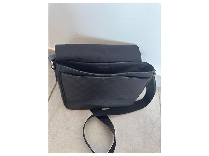 Louis Vuitton Borsa Messenger Damier Infini Nero - vista 5